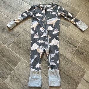 Posh Peanut Caspian Convertible
Footie Pajama Bamboo 6-9
Months Flawed See Pic